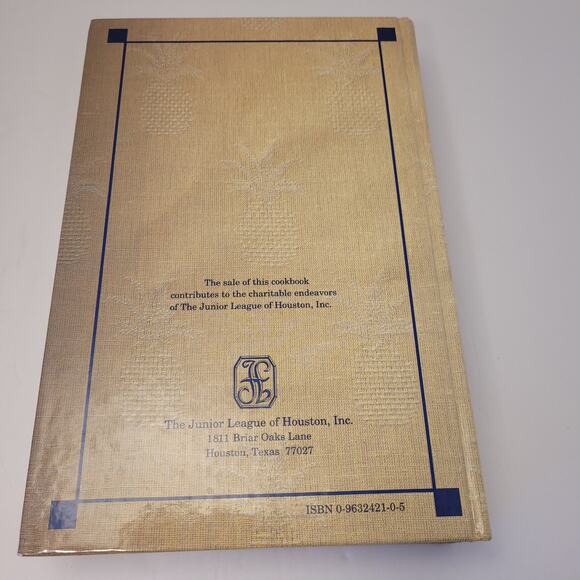 Vintage Junior League Of Houston Cookbook 1992 Hardback Pre-Owned No Dust Cover - Picture 2 of 10